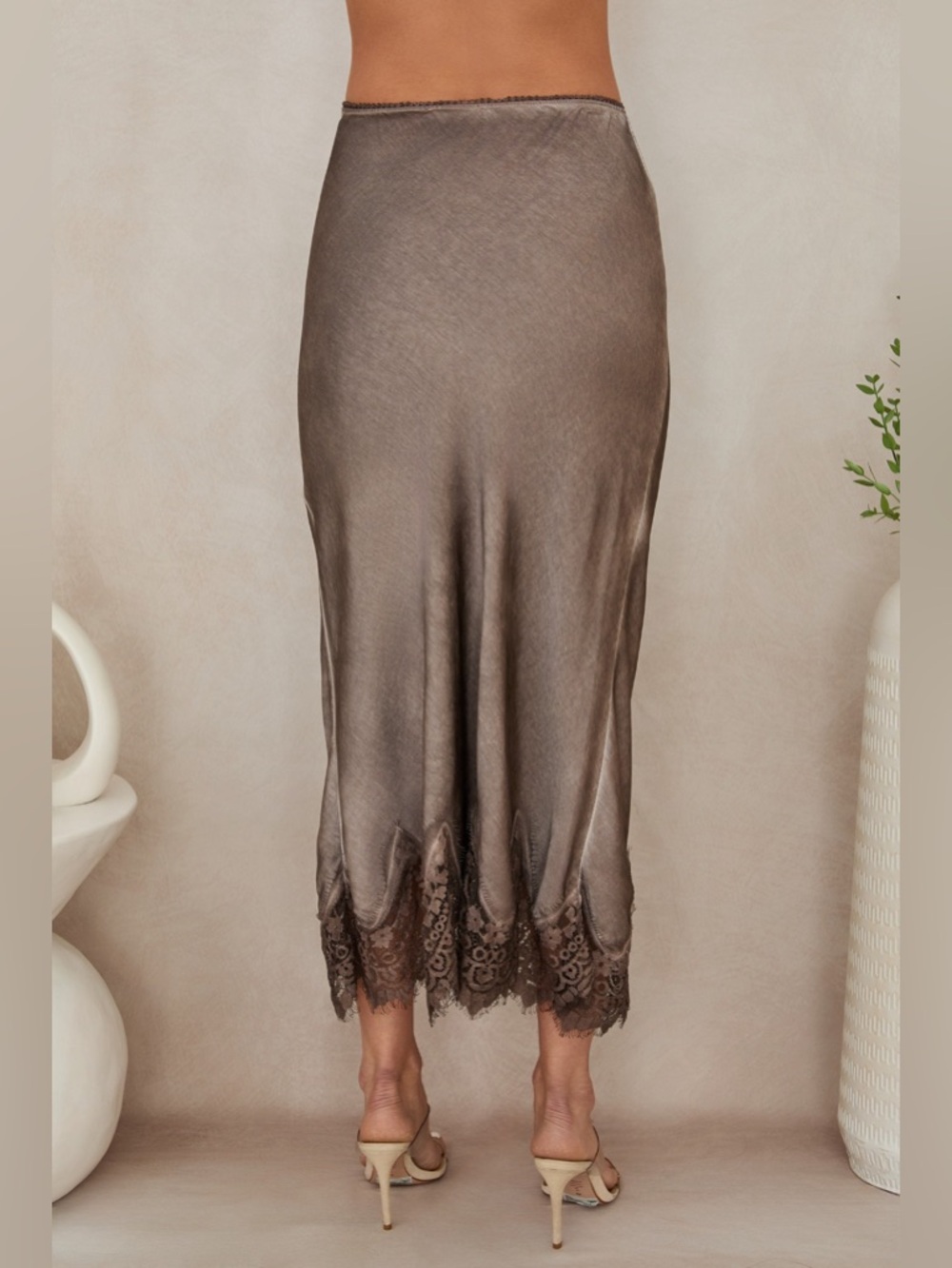 (235132/6292-BRW) VISCOSE MAXI SKIRT WITH LACE HEM - Picture 3 of 5